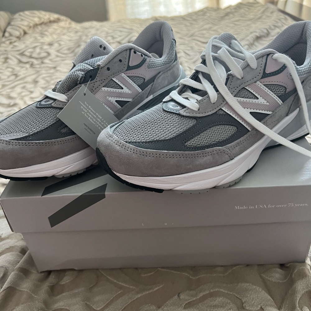Brand New women’s New Balance 990V6